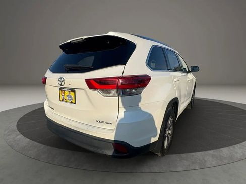 Used 2018 Toyota Highlander XLE image 7