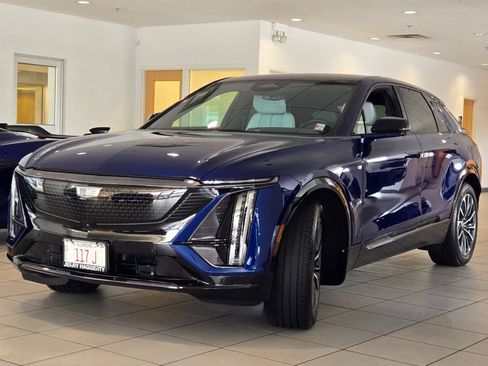 Used 2024 Cadillac Lyriq Sport AWD/4WD image 4