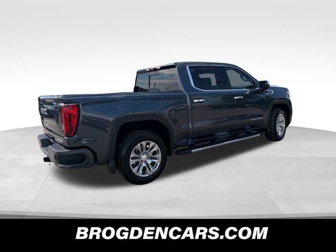 Used 2022 GMC Sierra 1500 Denali w/ Technology Package AWD/4WD image 3