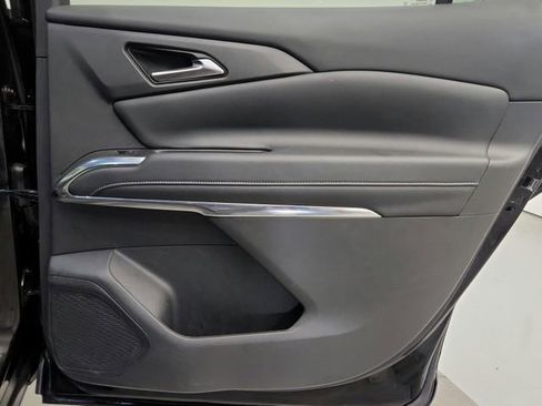 Used 2025 Chevrolet Traverse LT image 34