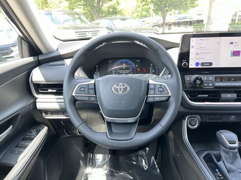 Used 2026 Toyota Grand Highlander AWD image 16