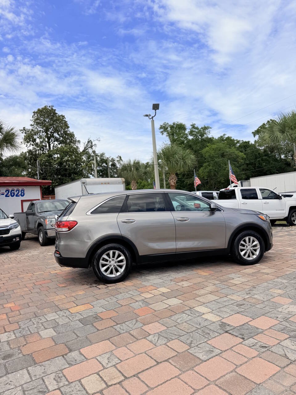 Used 2017 Kia Sorento L FWD image 5