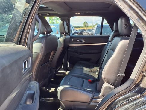 Used 2018 Ford Explorer XLT w/ Equipment Group 202A AWD/4WD image 10