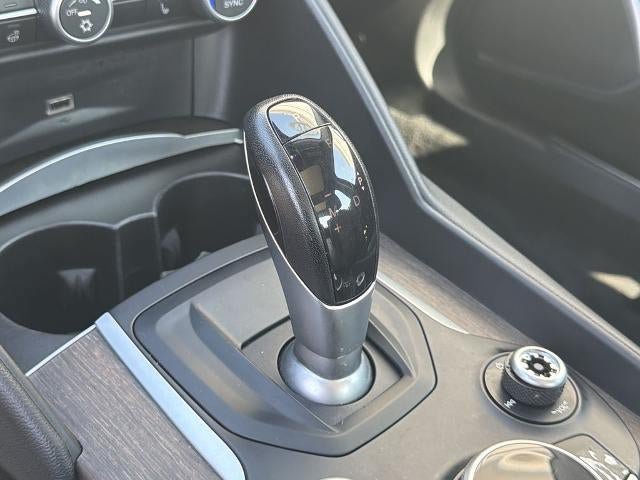 Used 2017 Alfa Romeo Giulia Ti AWD/4WD image 31