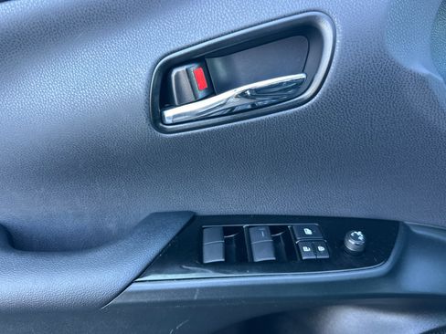 Used 2022 Toyota Prius L Eco image 8