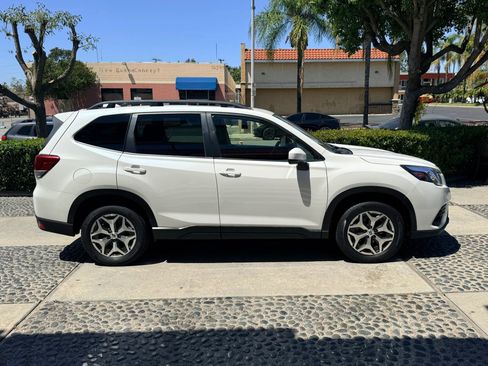 Used 2023 Subaru Forester Premium AWD/4WD image 4