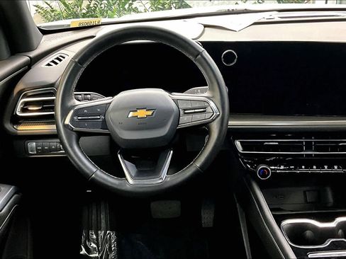 Used 2024 Chevrolet Traverse LT image 10