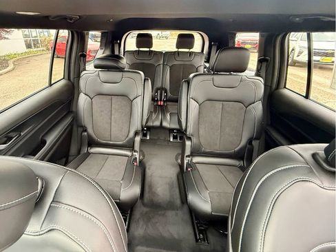 New 2025 Jeep Grand Cherokee L Altitude AWD/4WD image 18