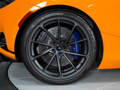 Used 2024 McLaren 750S Spider image 29