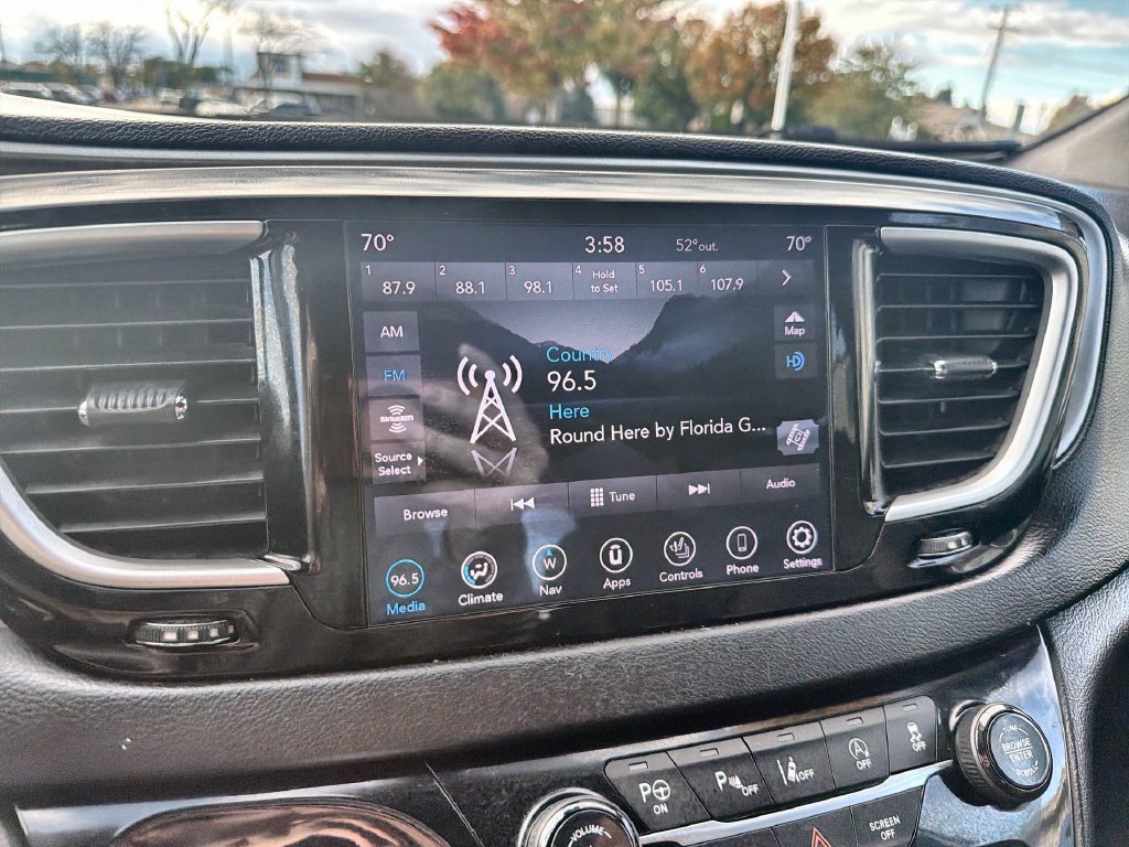 Used 2020 Chrysler Pacifica Touring-L Plus w/ Advanced Safetytec Group FWD image 21