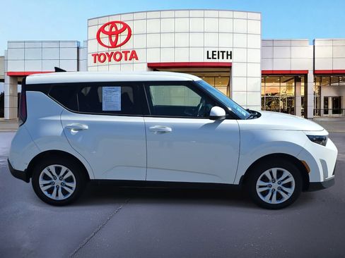 Used 2023 Kia Soul LX image 4