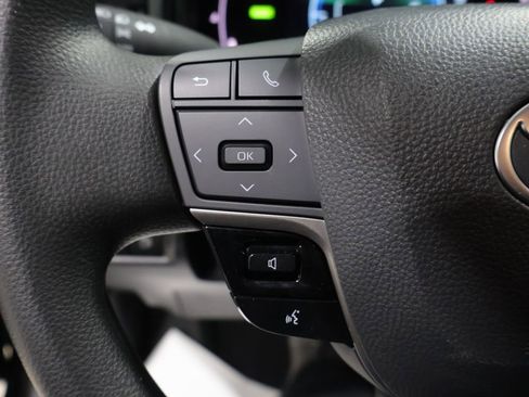 Used 2025 Toyota Camry LE image 32