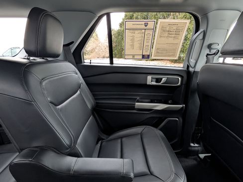 Used 2023 Ford Explorer XLT w/ Equipment Group 202A image 34