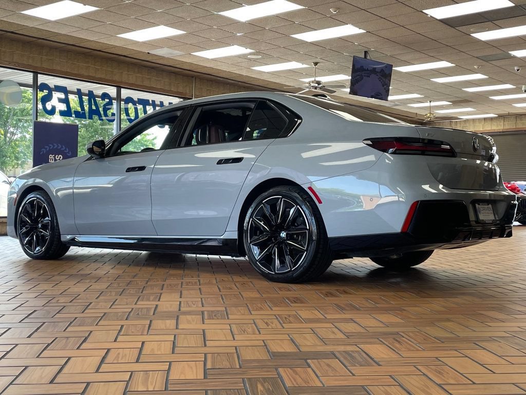 Used 2023 BMW i7 xDrive60 AWD/4WD image 6