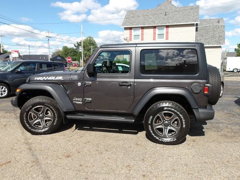 Used 2020 Jeep Wrangler Sport AWD/4WD image 3