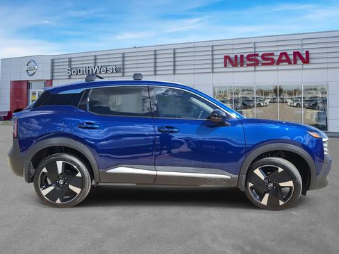 New 2026 Nissan Kicks SR FWD image 5