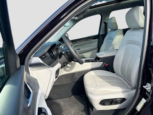 Used 2022 Jeep Grand Cherokee Overland image 24