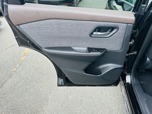 Used 2022 Nissan Rogue SV image 30