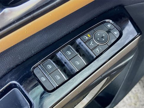 Used 2022 Nissan Pathfinder Platinum w/ Cargo Package image 21