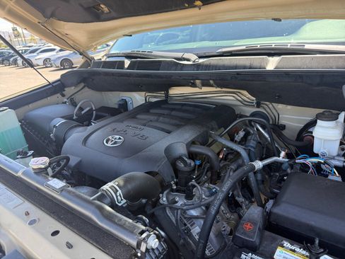 Used 2019 Toyota Tundra Limited w/ Limited Premium Package AWD/4WD image 16
