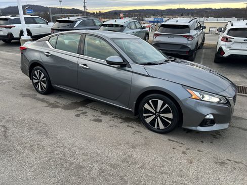Used 2019 Nissan Altima 2.5 SV image 4