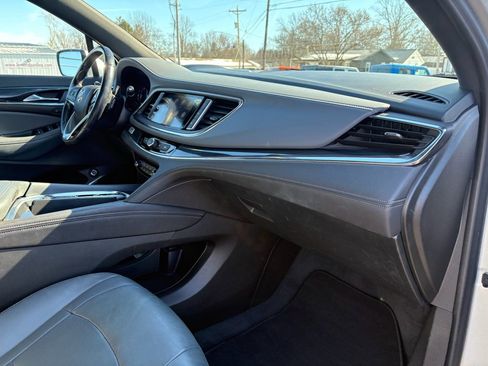 Used 2022 Buick Enclave Premium image 31