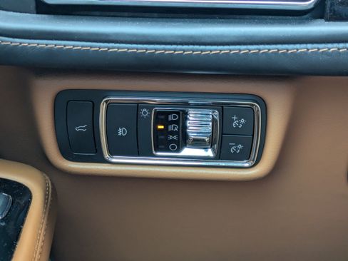 Used 2023 Lincoln Aviator Black Label w/ Class IV Trailer Tow Package AWD/4WD image 22