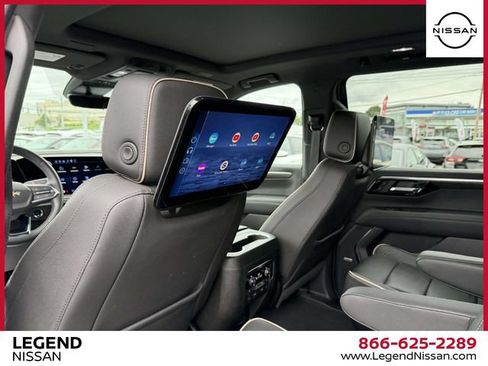 Used 2025 Chevrolet Suburban Premier AWD/4WD image 23