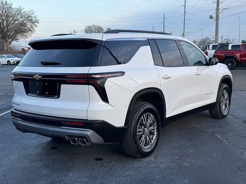 Used 2025 Chevrolet Traverse LT image 5