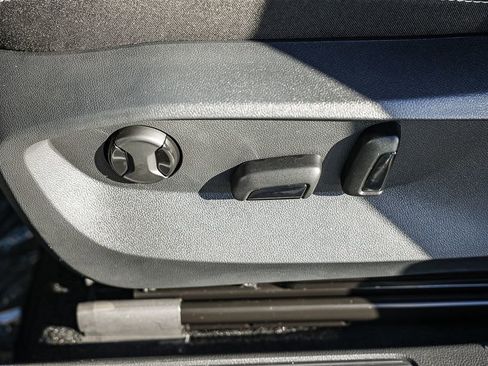 New 2026 Volkswagen Taos SE image 33