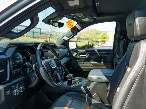 Used 2024 GMC Sierra 1500 AT4 w/ Technology Package AWD/4WD image 15