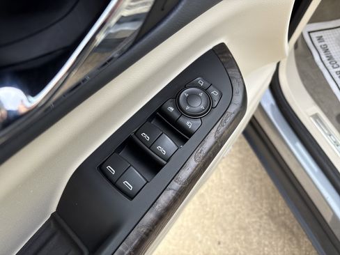 Used 2022 GMC Acadia Denali w/ Denali Ultimate Package image 15