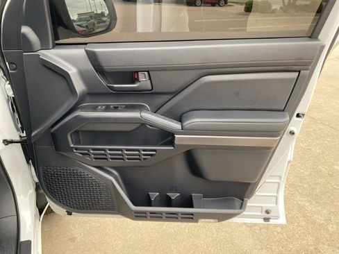 Used 2025 Toyota 4Runner SR5 AWD/4WD image 16