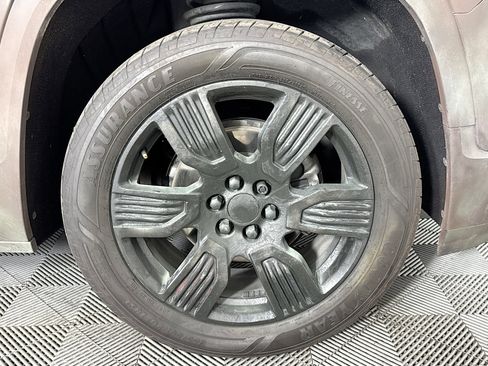 Used 2021 GMC Acadia SLT w/ Elevation Edition image 31