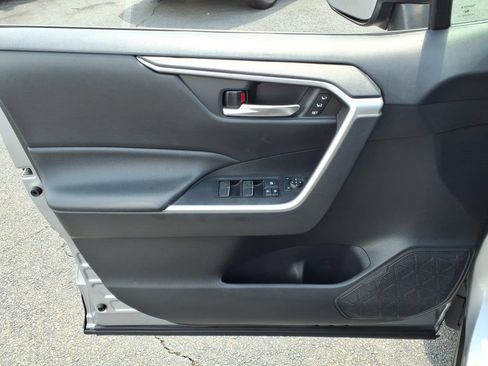Used 2022 Toyota RAV4 XLE Premium AWD/4WD image 7