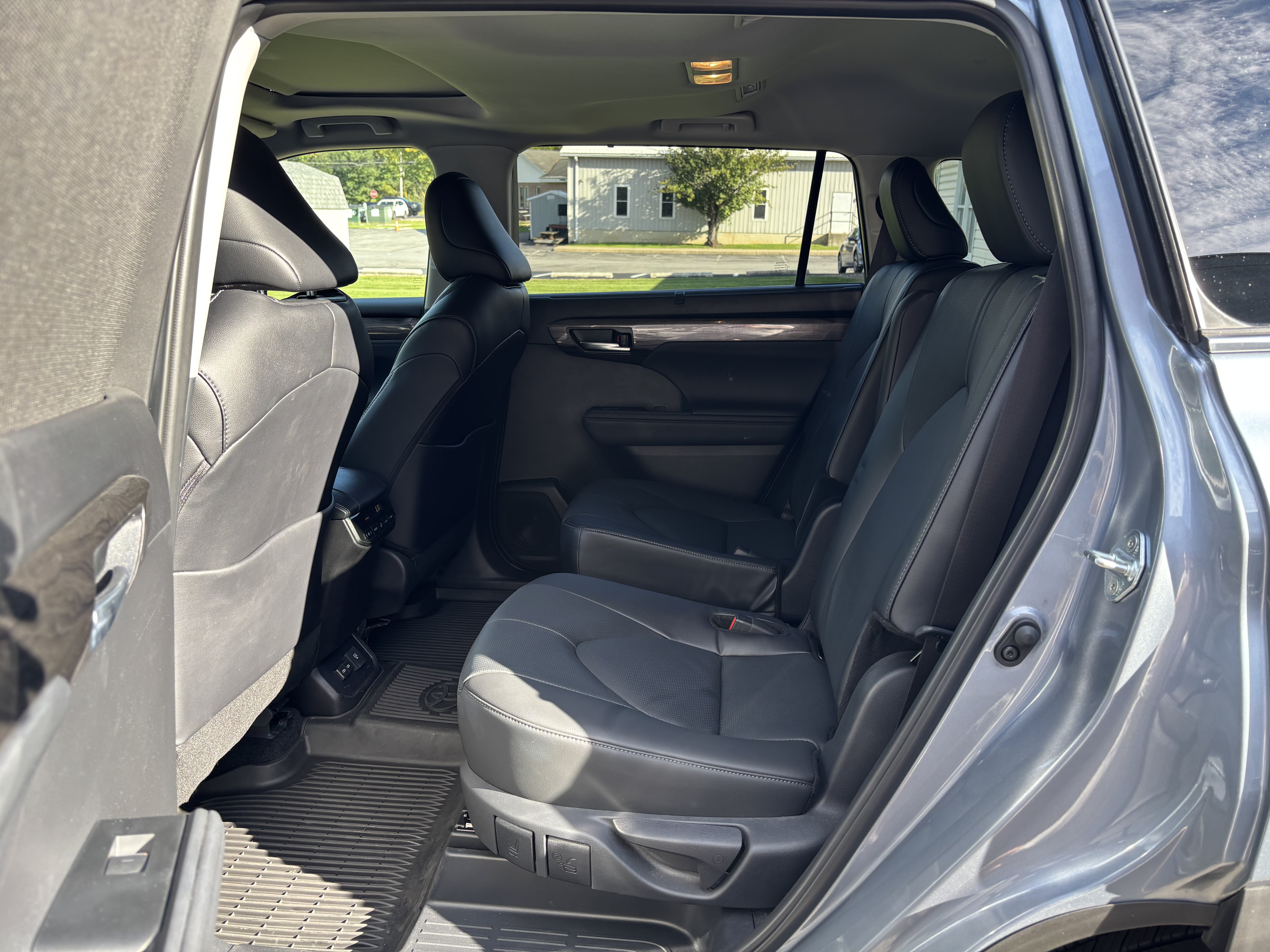 Used 2024 Toyota Highlander Limited AWD/4WD image 14