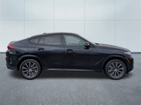 New 2026 BMW X6 xDrive40i w/ Climate Comfort Package image 2