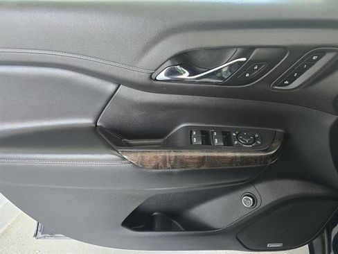 Used 2020 GMC Acadia Denali image 21