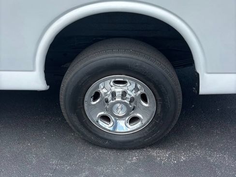 Used 2020 Chevrolet Express 2500 Extended RWD image 9