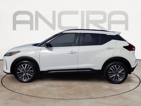 Used 2021 Nissan Kicks SR image 11