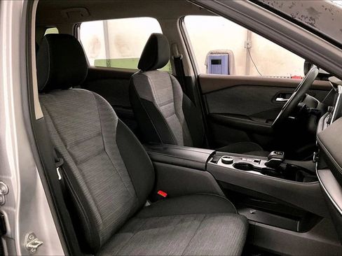 Used 2023 Nissan Rogue SV image 7