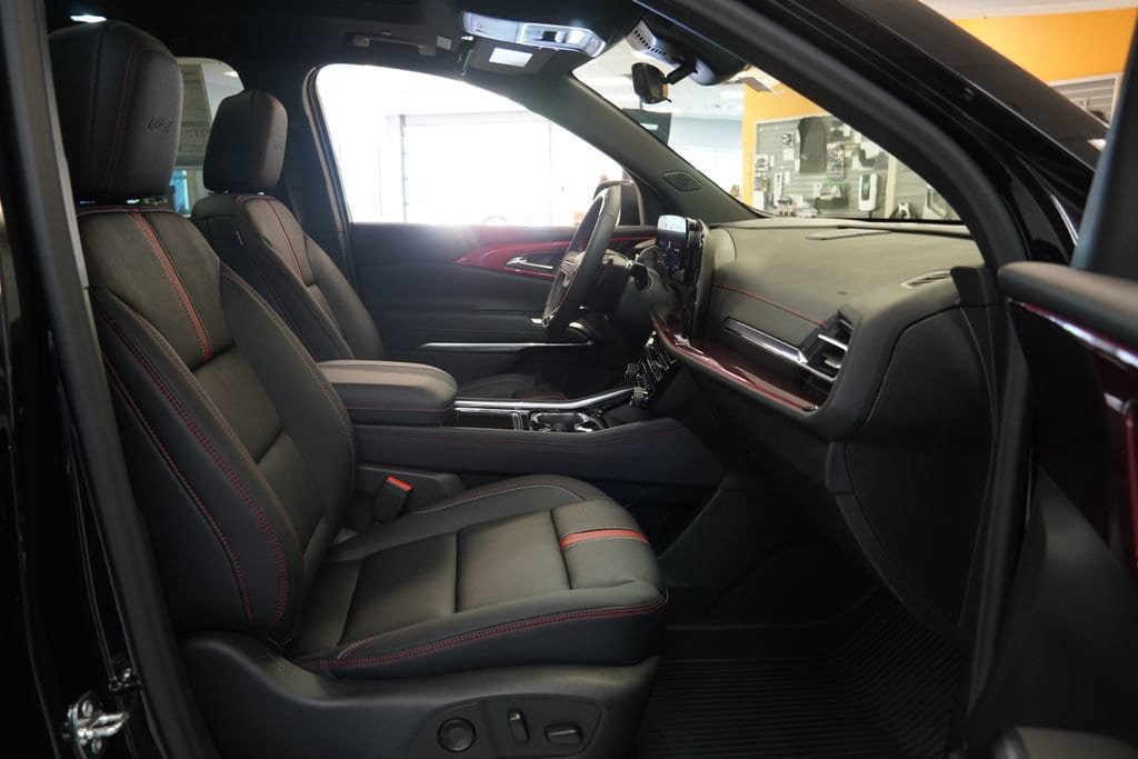 New 2026 Chevrolet Traverse RS w/ LPO, Floor Liner Package AWD/4WD image 41