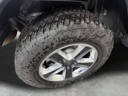 Used 2019 Jeep Wrangler Unlimited Sahara w/ Cold Weather Group AWD/4WD image 10