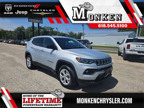 Used 2024 Jeep Compass Latitude AWD/4WD image 1