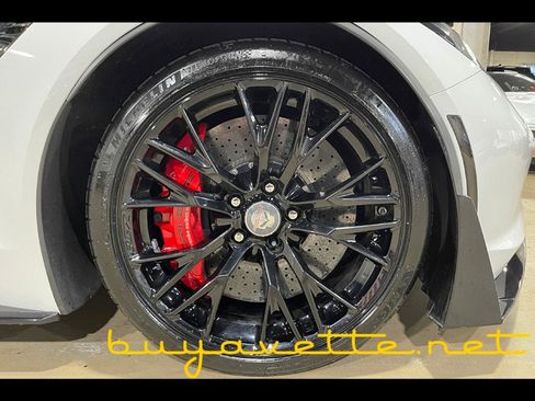 Used 2016 Chevrolet Corvette Z06 w/ 3LZ Preferred Equipment Group image 9