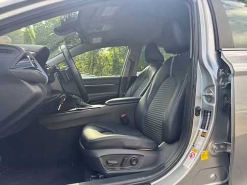 Used 2019 Toyota Camry SE FWD image 18