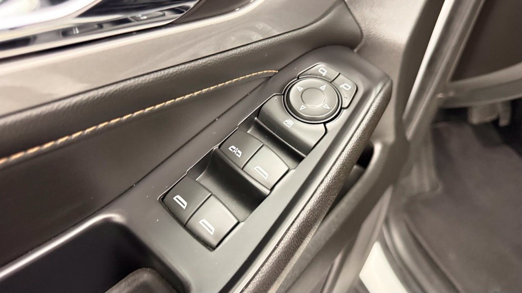Used 2021 Chevrolet Traverse LT FWD image 24
