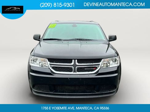 Used 2019 Dodge Journey SE image 2