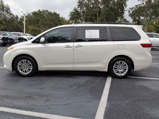Used 2017 Toyota Sienna XLE Premium FWD image 6