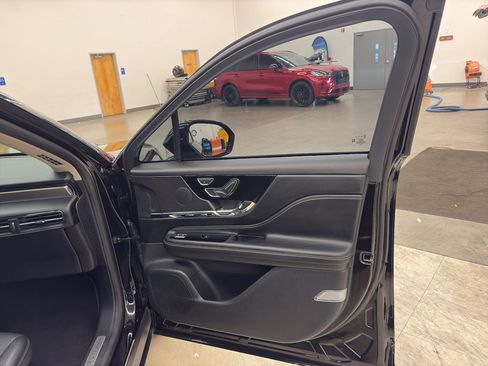 Used 2025 Lincoln Corsair Grand Touring w/ Jet Appearance Package image 18